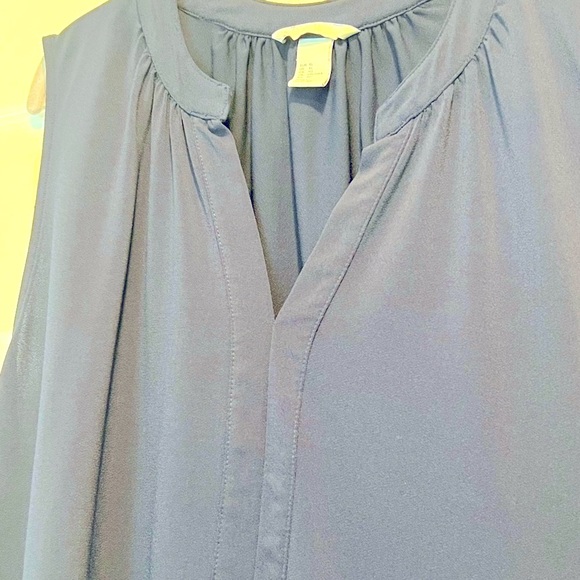 🍊5/$35 H&M Navy Sleeveless Blouse XL🍊 - Picture 2 of 5